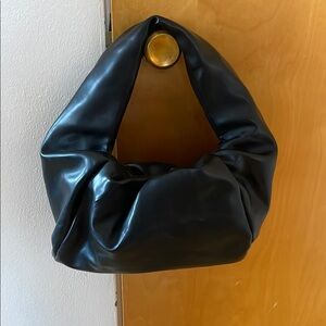 Kittenish black leather purse